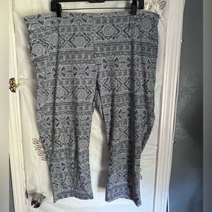 Terra & Sky Capri Leggings